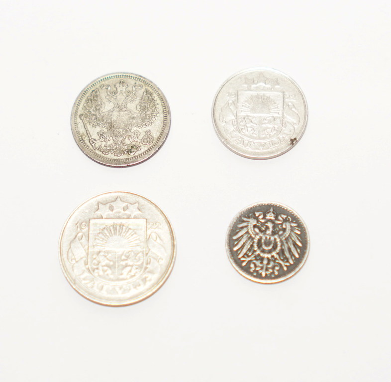 4 dažādas monētas