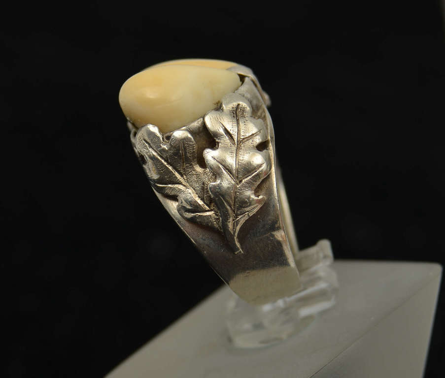 Silver Art Nouveau hunting ring with bone teeth