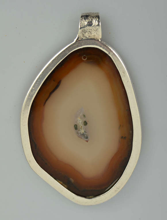 Silver Art Nouveau pendant with agate