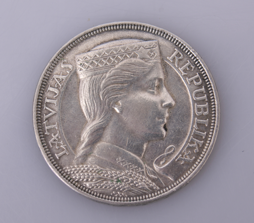 Silver 5 lats coin with 10 santims 