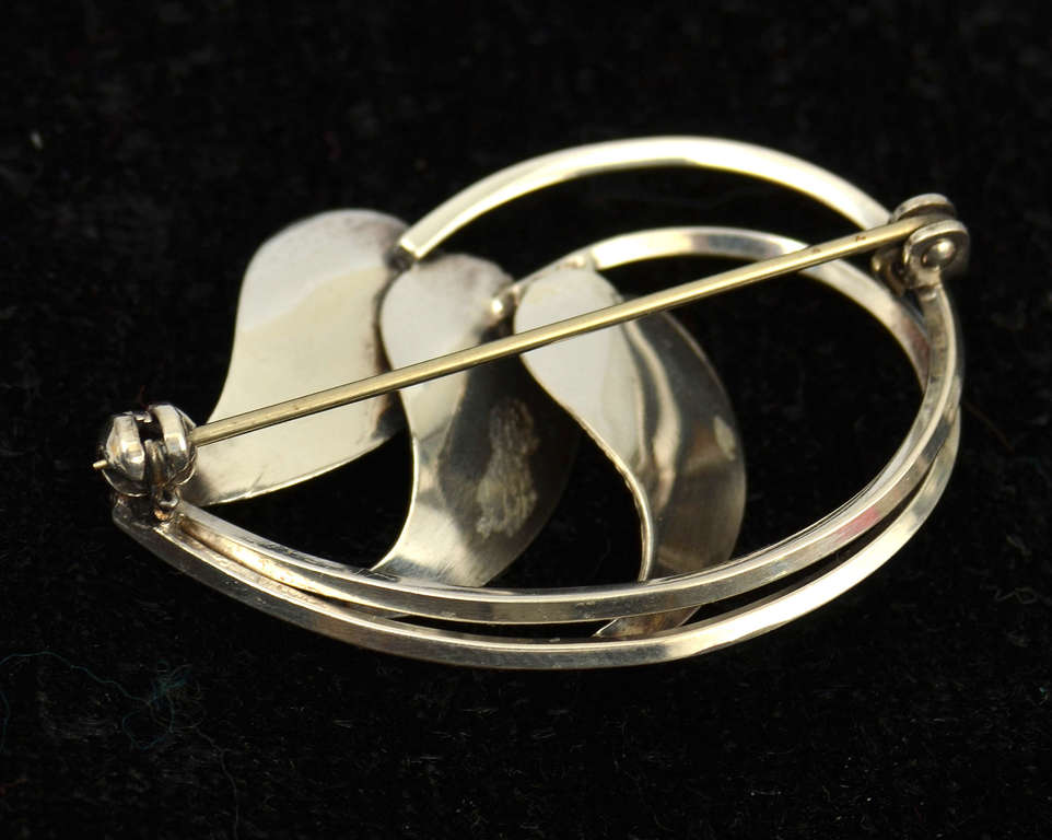 Silver brooch ins style Art Nouveau