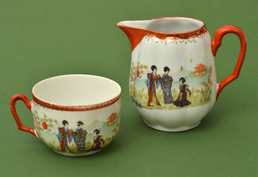 Cup and milk mug with an Asian motif