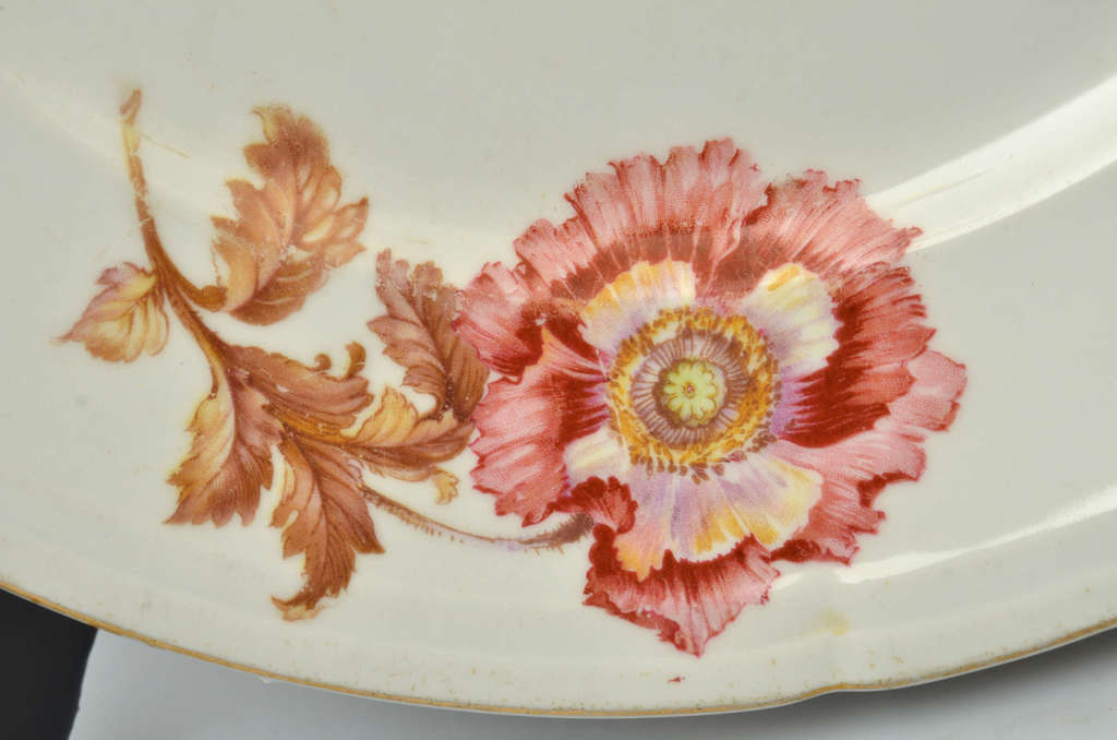 Bread plate with poppy pattern