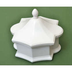 Porcelain untensil with lid