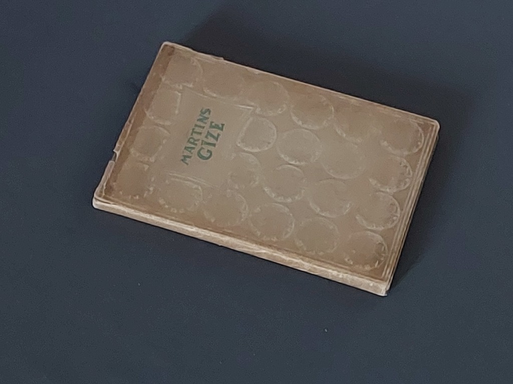 Янис Порукс МАРТИНШ ГИЗЕ рассказывает о древности Риги. 1941 № 1175 из 1200 пронумерованных экземпляров