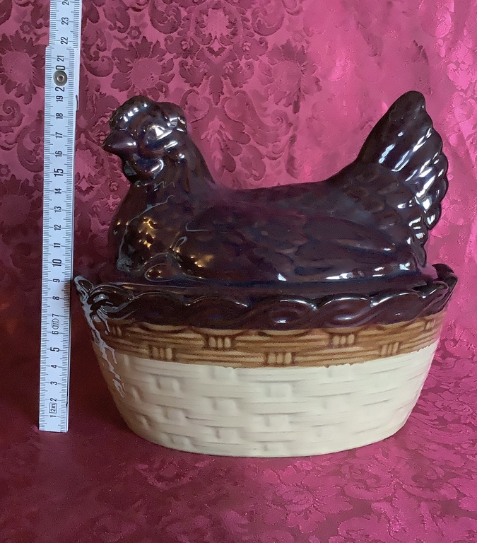 Large Easter CHICKEN for eggs.For 12 pieces.Ceramics.Buffet storage.Russia.