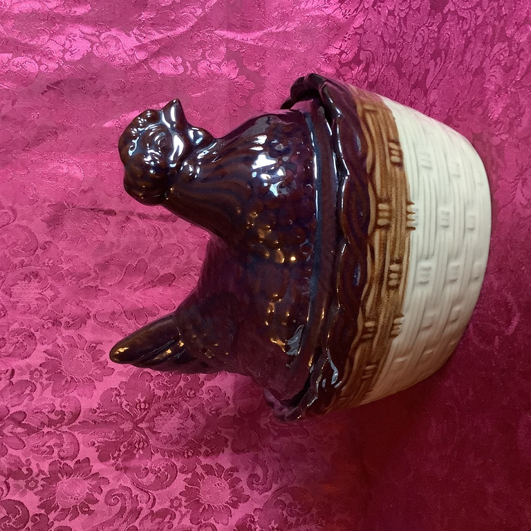 Large Easter CHICKEN for eggs.For 12 pieces.Ceramics.Buffet storage.Russia.