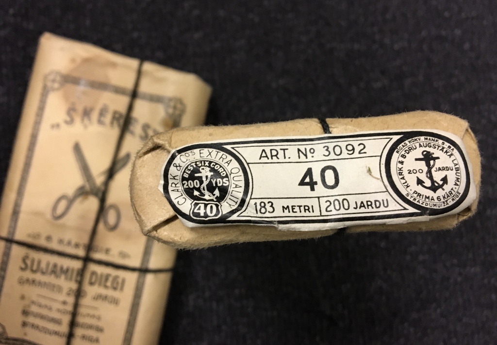 1930-е годы Швейные нитки в заводской упаковке.