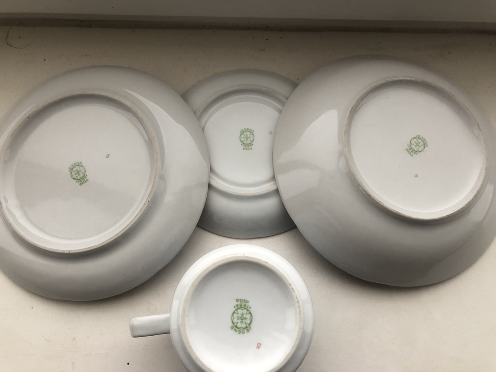 Set of childrens dishes (4 pcs.)