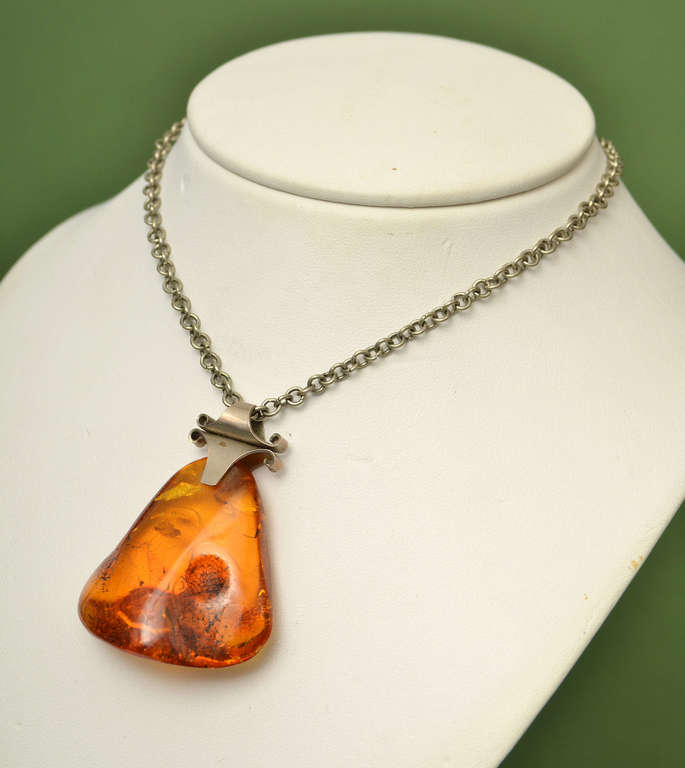 Amber pendant with a metal chain