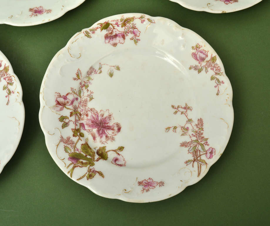 Porcelain plates (5 pcs)