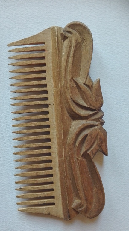Набор - резное деревянное женское ручное зеркало + расческа 