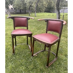Divi krēsli 