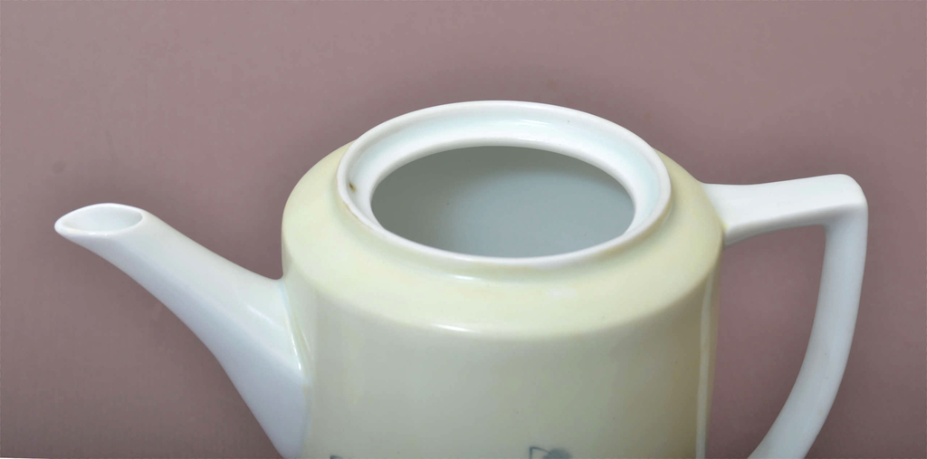  GARDNER porcelain coffee pot 