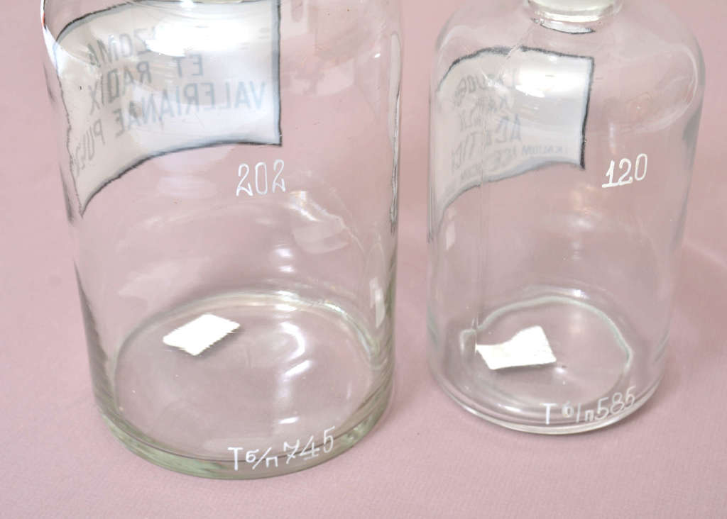 Stikla trauki ķīmijas laboratorijas 