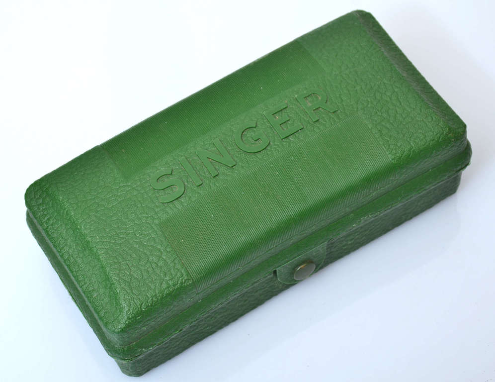 Singer button holder with case