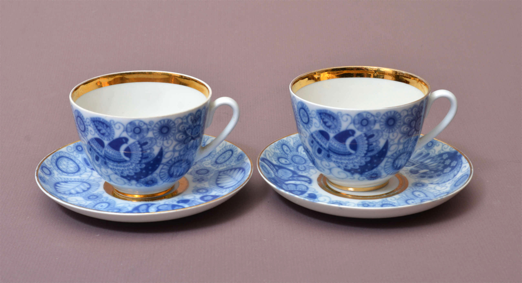 Pair of porcelain tea cups
