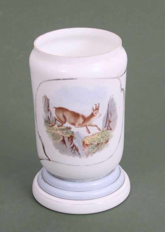 Milk glass vase with mountain landscape decole