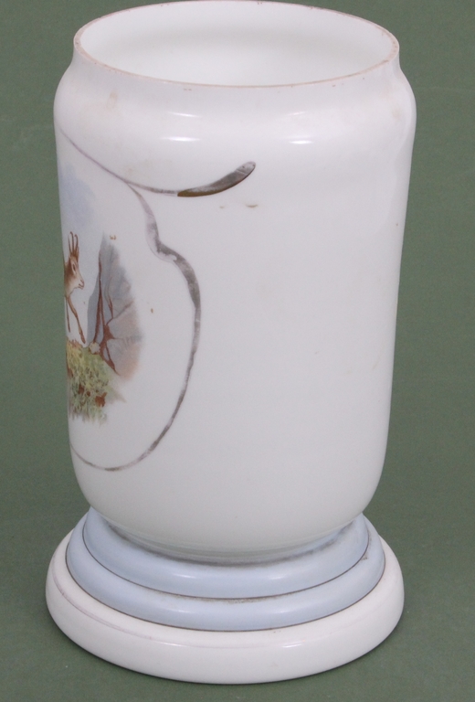 Milk glass vase with mountain landscape decole
