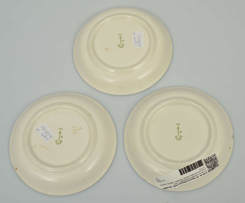 Kuzņecova porcelāna apakštasītes (3 gab)