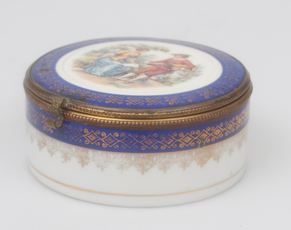 Porcelain jewelry box with mirror