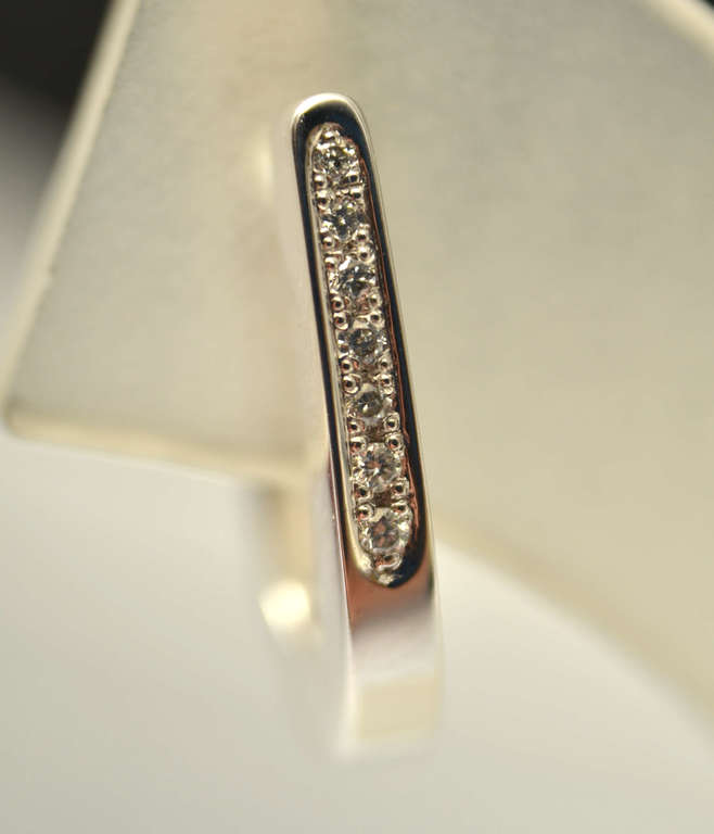 White gold earrings with 14 diamonds