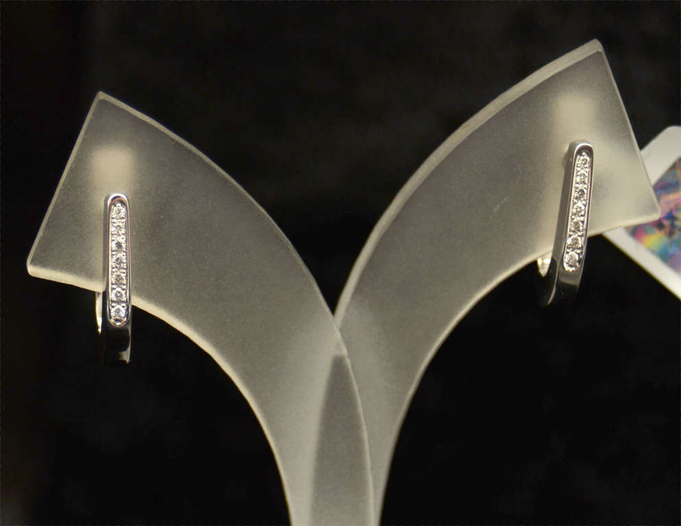 White gold earrings with 14 diamonds