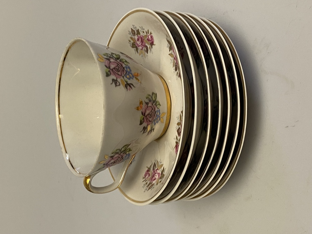 Porcelain cup and saucers (7 pcs) from the service 