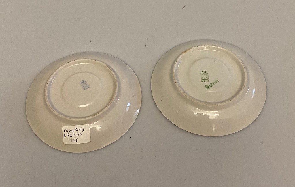 Porcelāna tasīte un apakštasītes (7 gab) no servīzes 