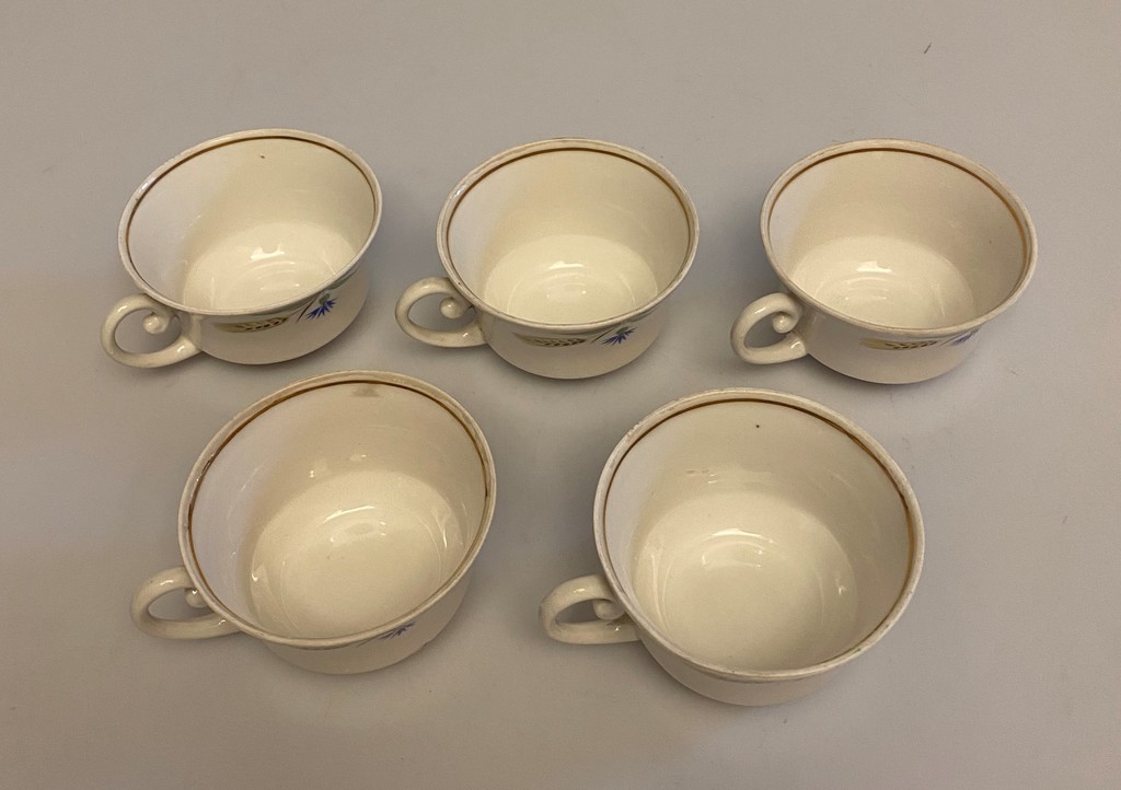 Porcelain cups and saucers from the set 