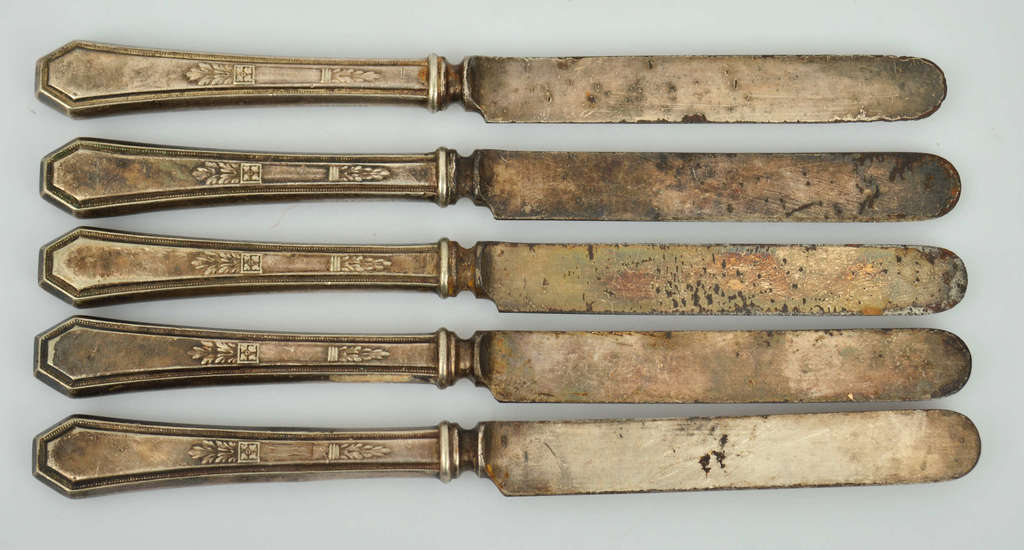 Silver-plated knives (5 pcs)