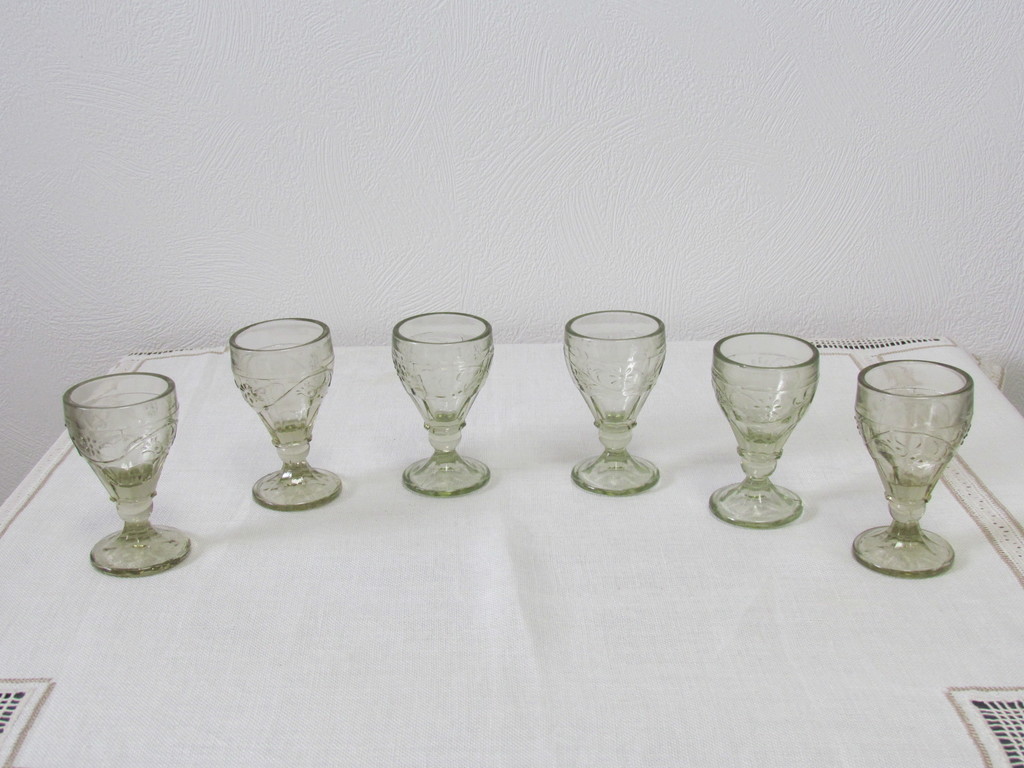 Стеклянные стаканы стекольного завода Ilguciems.