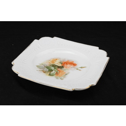 Percelane serving plate with relief