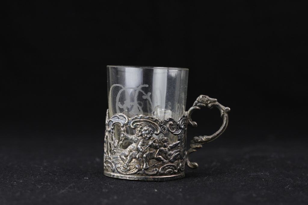 Хрустальная чашка в серебряной оправе