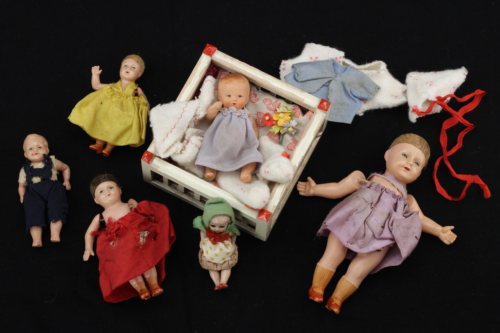 Various porcelain and plastic dolls