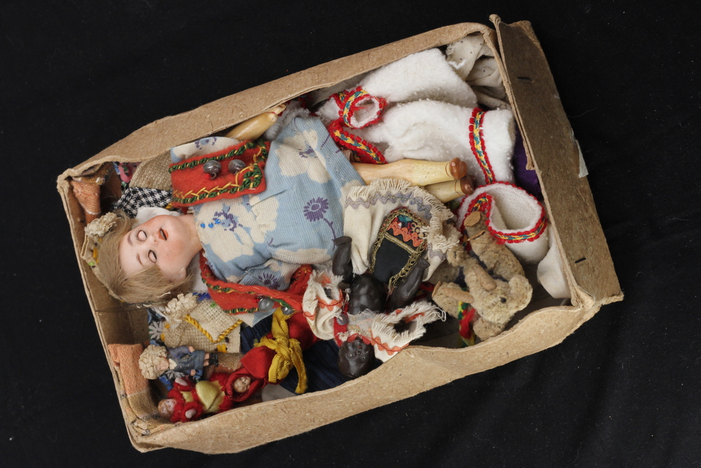 Коллекция разных кукол