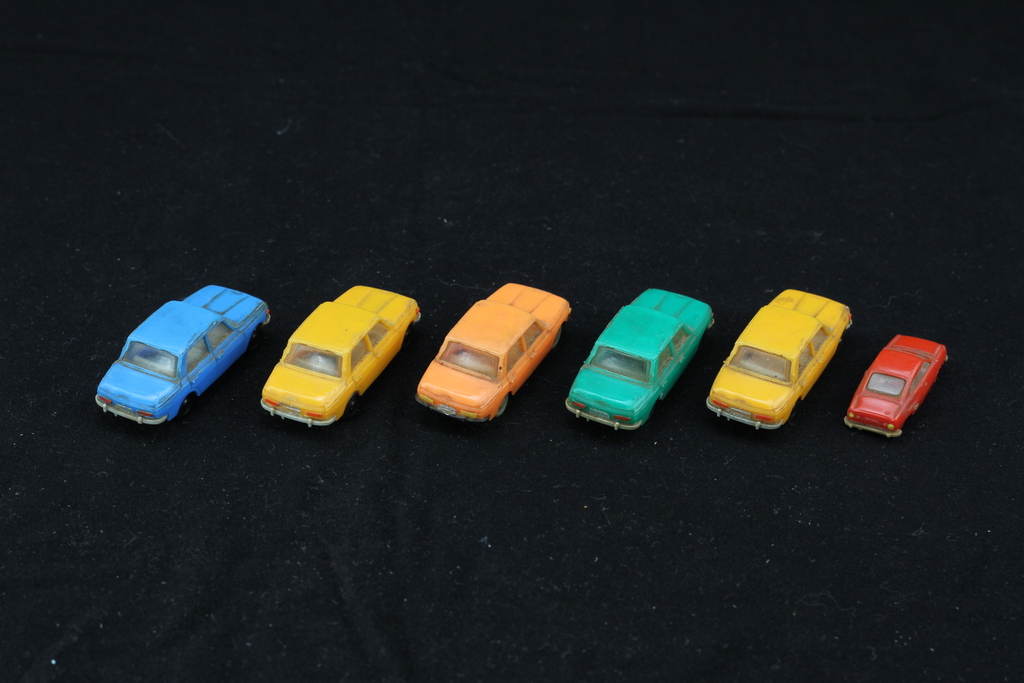 Seši mini auto modelīši
