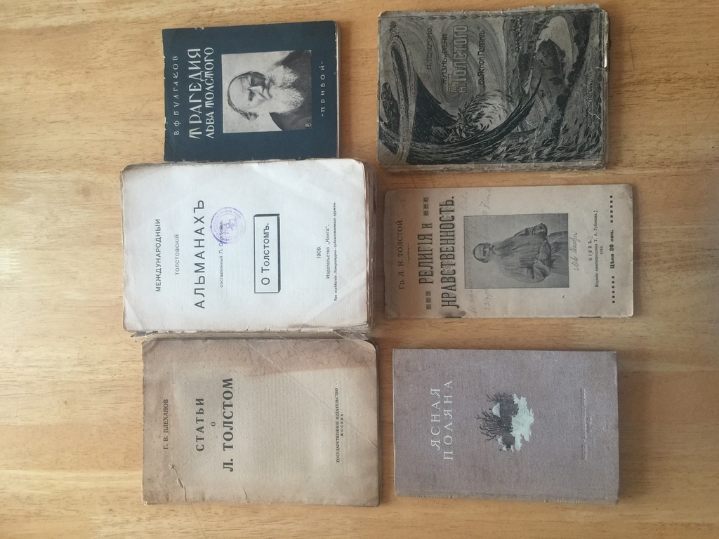 6 grāmatas par Ļevu Tolstoju.