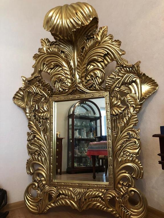 An artistic mirror.