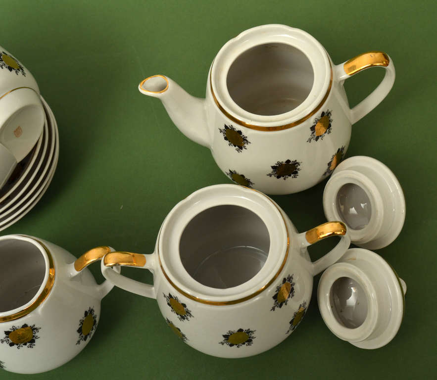 Porcelain tea set 