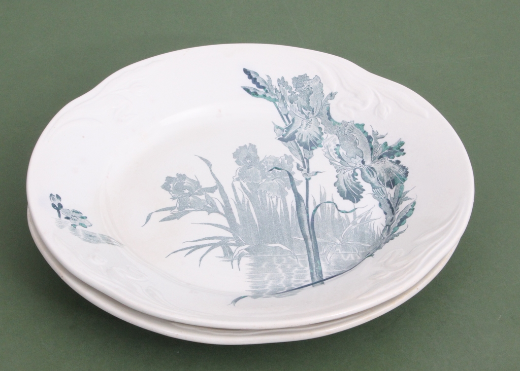 Porcelain plate 2 pcs