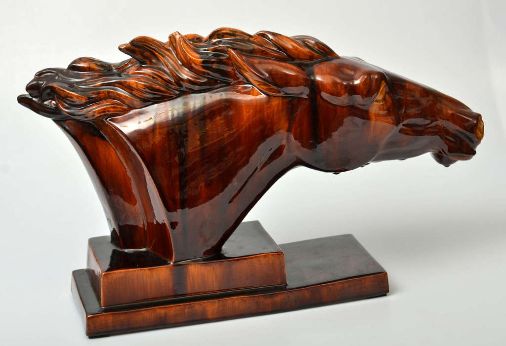 Keramikas skulptūra ''Zirga galvas''