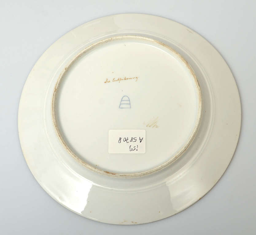 Расписная фарфоровая тарелка