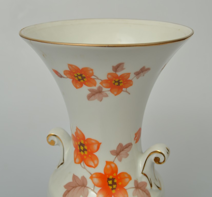 Расписная фарфоровая ваза