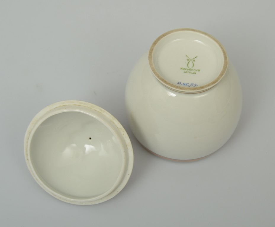 Porcelain chest - egg