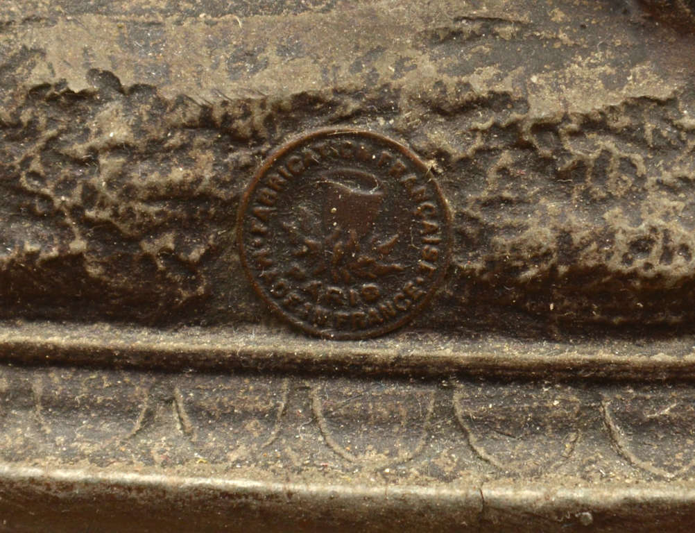 Figūra - pulkstenis ''Žanna Darka uz zirga'' uz marmora pamatnes
