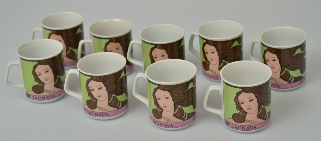 Porcelain mugs (9 pcs.)