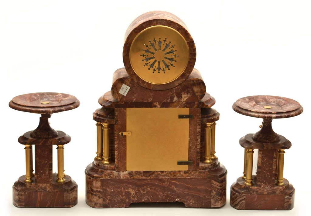 Marmora kamīna pulkstenis ar kolonnām