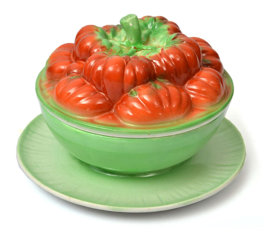 Russian Kuznetsov faience sauce bowl Tomatoes