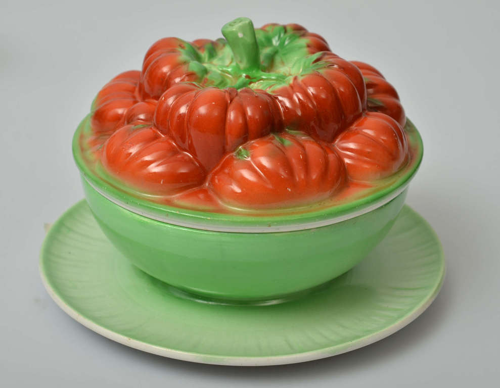 Russian Kuznetsov faience sauce bowl Tomatoes